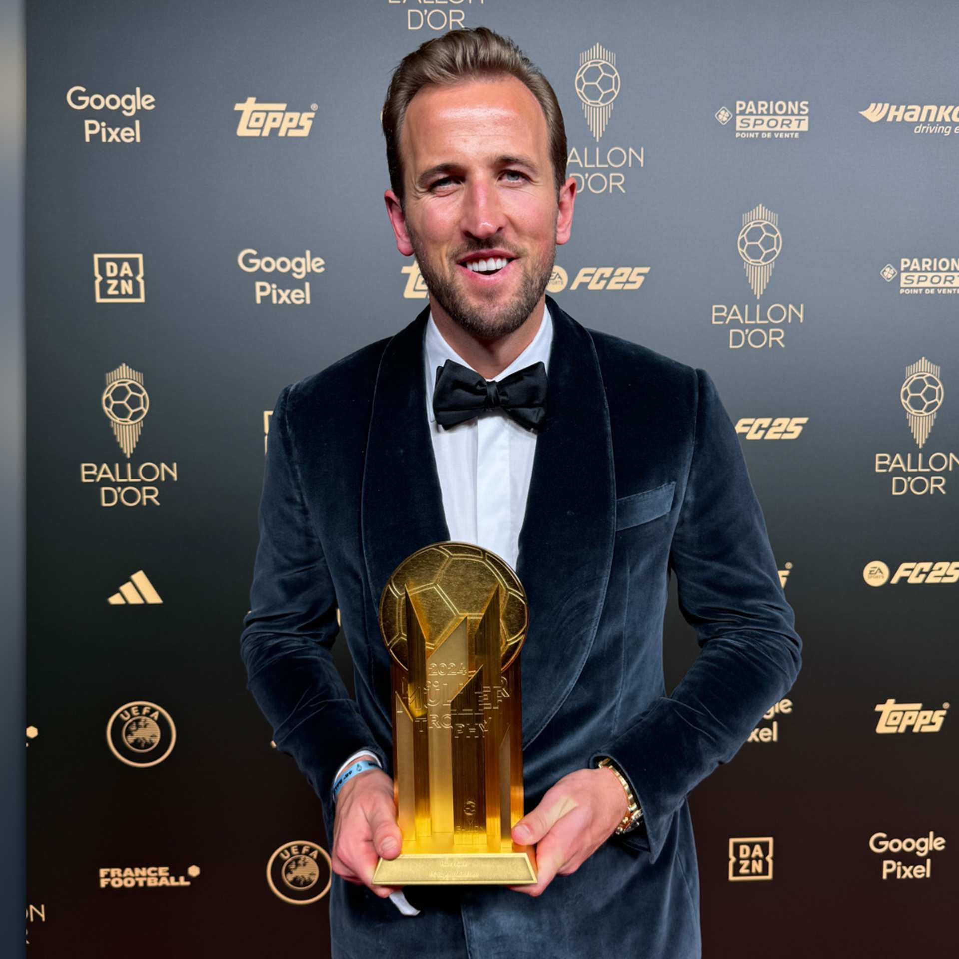 Gerd Muller Trophy for Harry Kane Franz Beckenbauer honoured for life s work at Ballon d Or