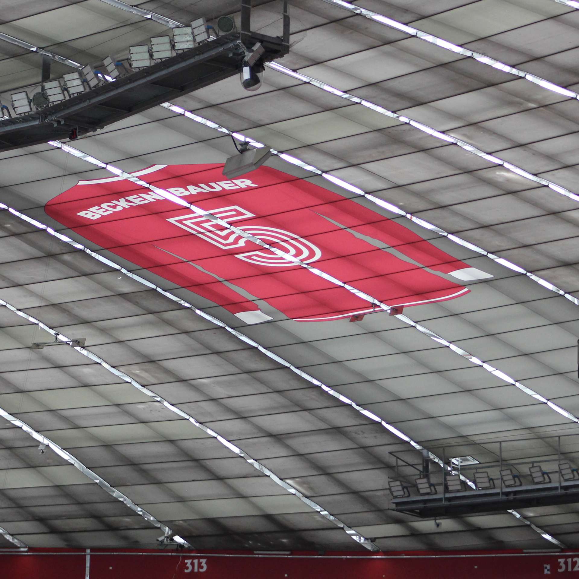 München: Besondere Ehrung für Beckenbauer in Allianz Arena