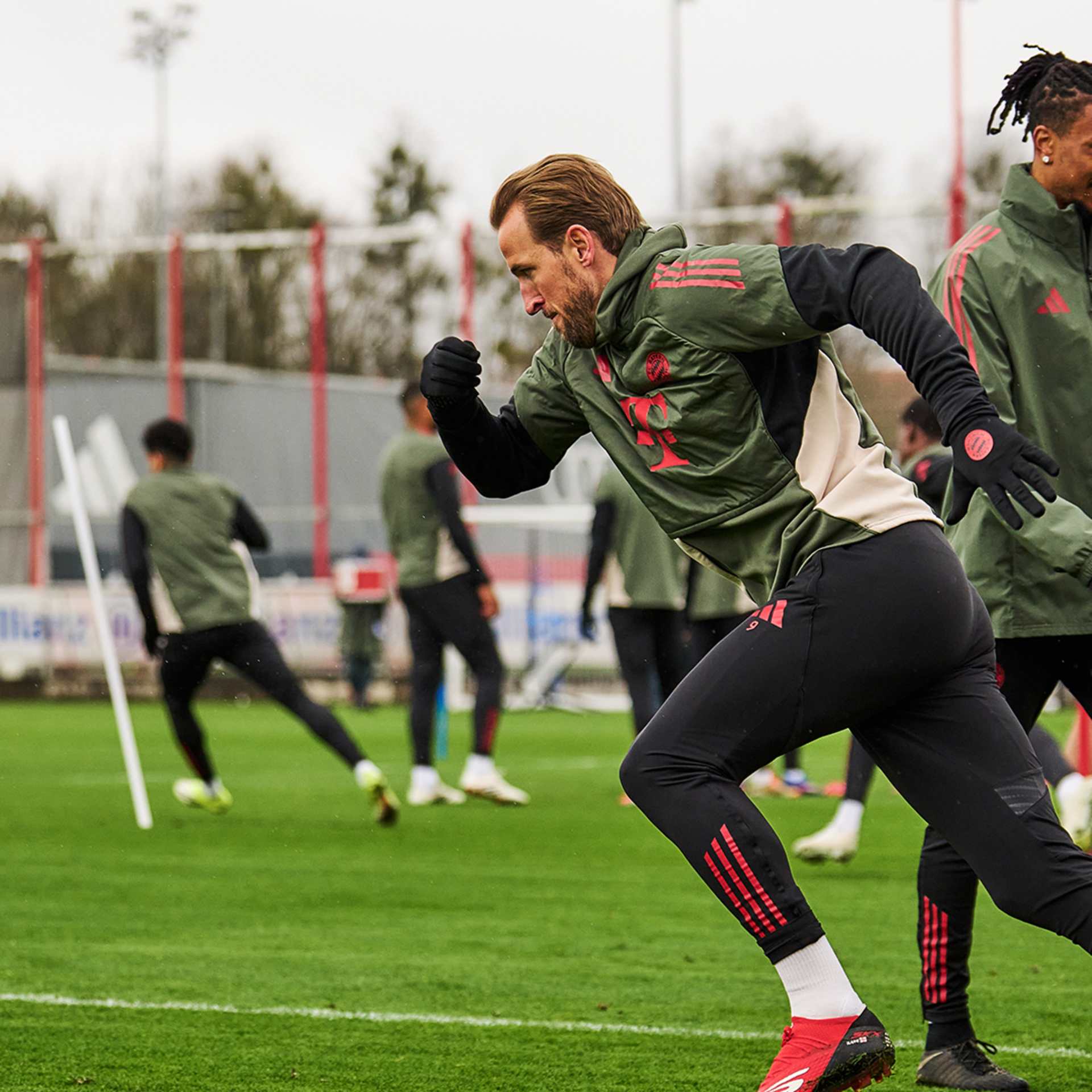 Harry Kane sprinting during Bayern Munich training