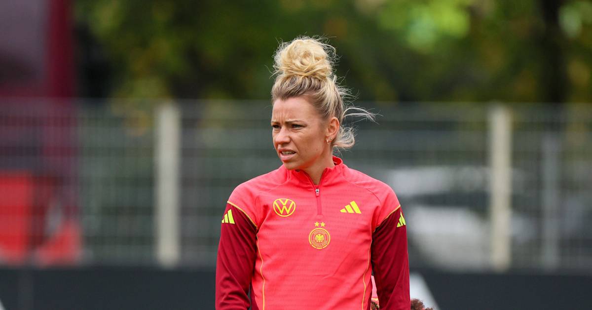 Linda Dallmann withdraws from squad due to illness