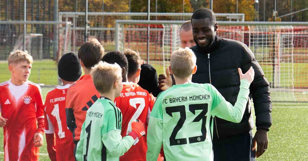 Dayot Upamecano visits Playse France Elite Academie team at FC Bayern Campus