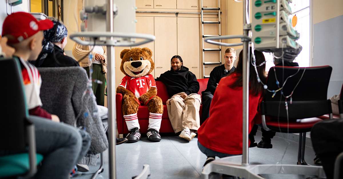Kimmich and Gnabry visit children's oncology ward