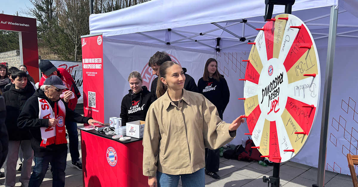 Red against Racism: Katharina Naschenweng and Karin Danner bring activities to a close