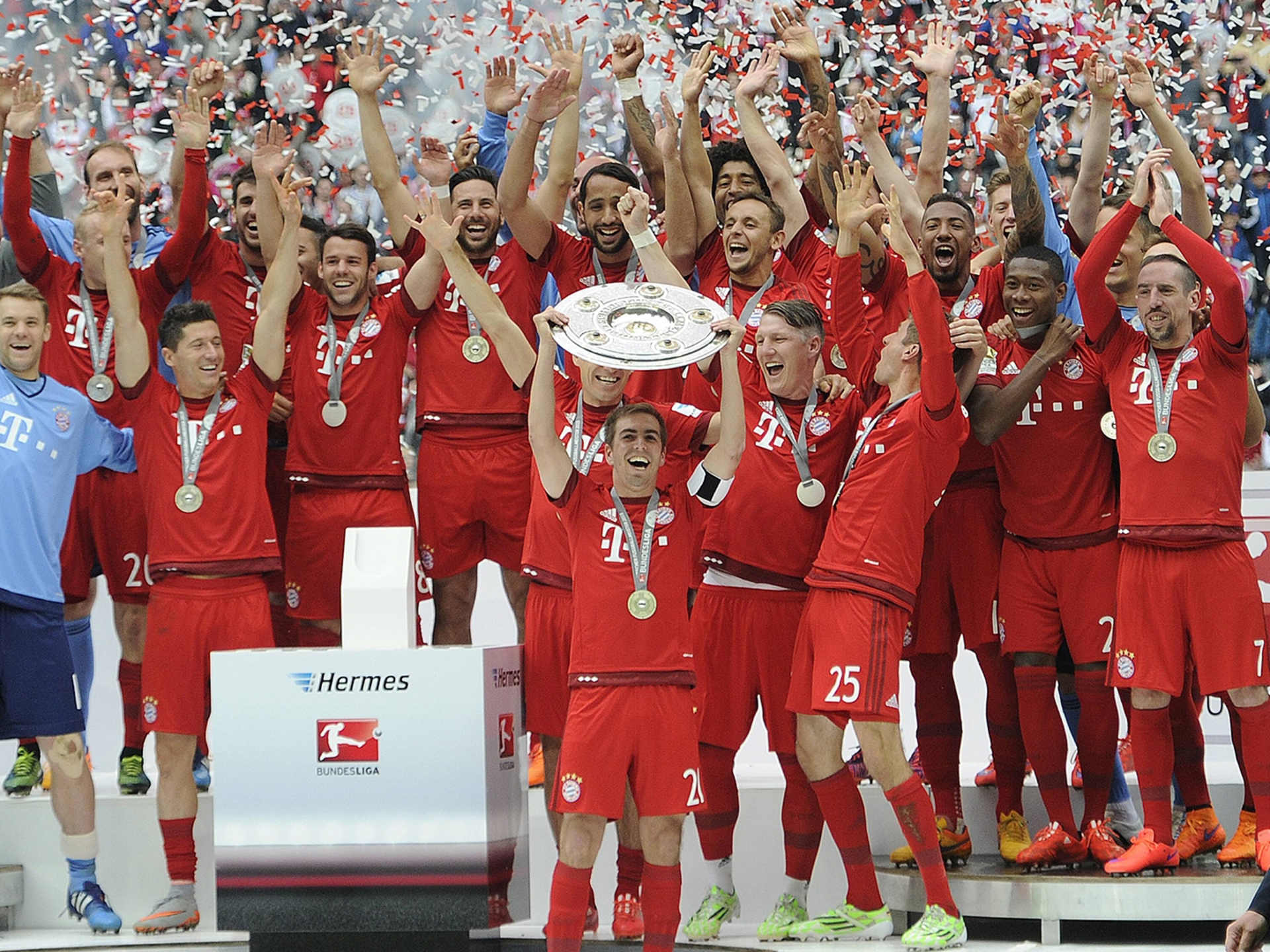Amazon.co.jp: FC Bayern Muenchen Mini-Bannerkalender 2016