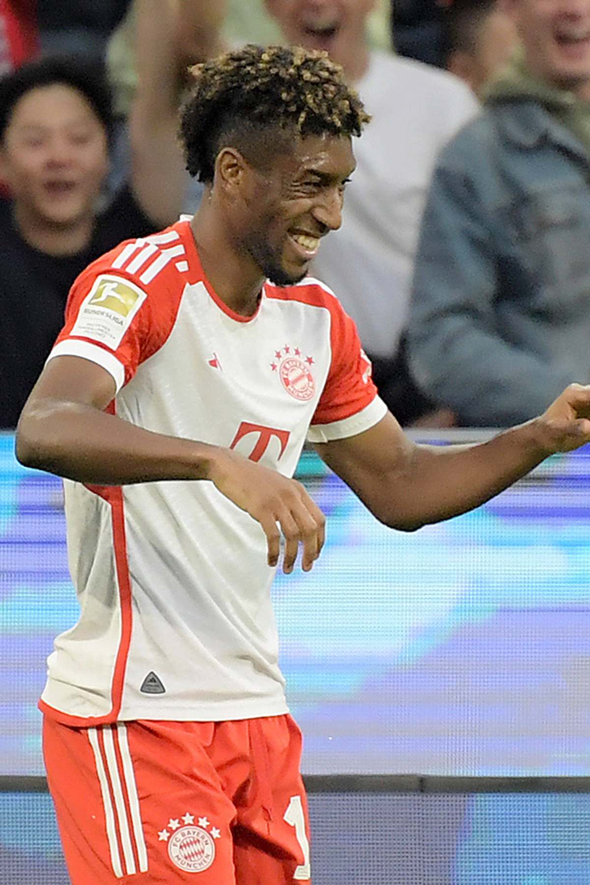 Two-goal Coman ensures victory against Freiburg | FC Bayern