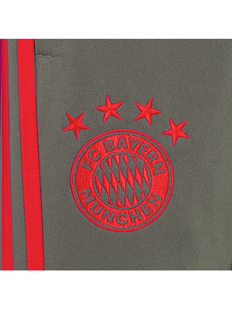 adidas trainer logo