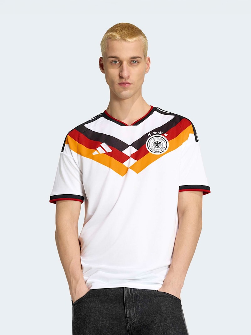 Joshua Kimmich Jersey | Number 6 in the FC Bayern Store