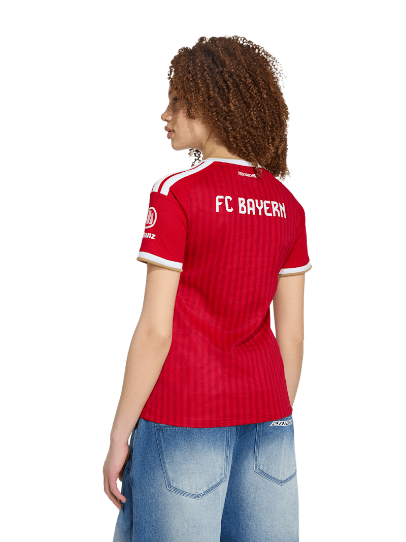 Michael Olise Jersey | Number 17 in the FC Bayern Munich Store