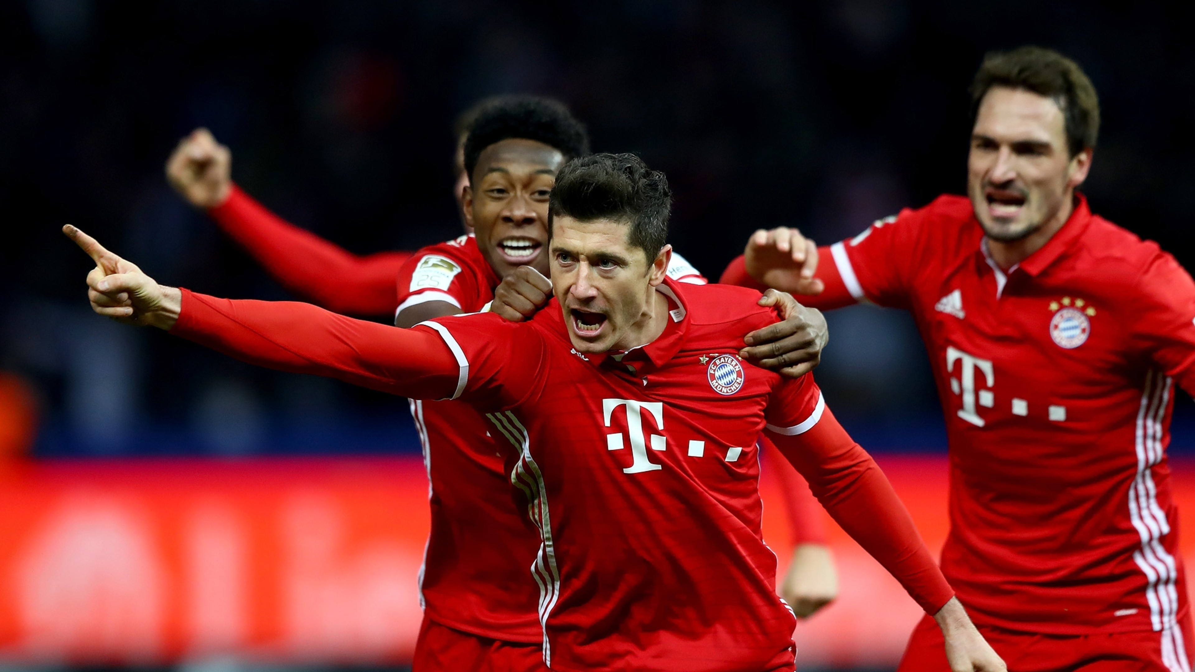 Last Gasp Lewy Rescues Point Fc Bayern Munich