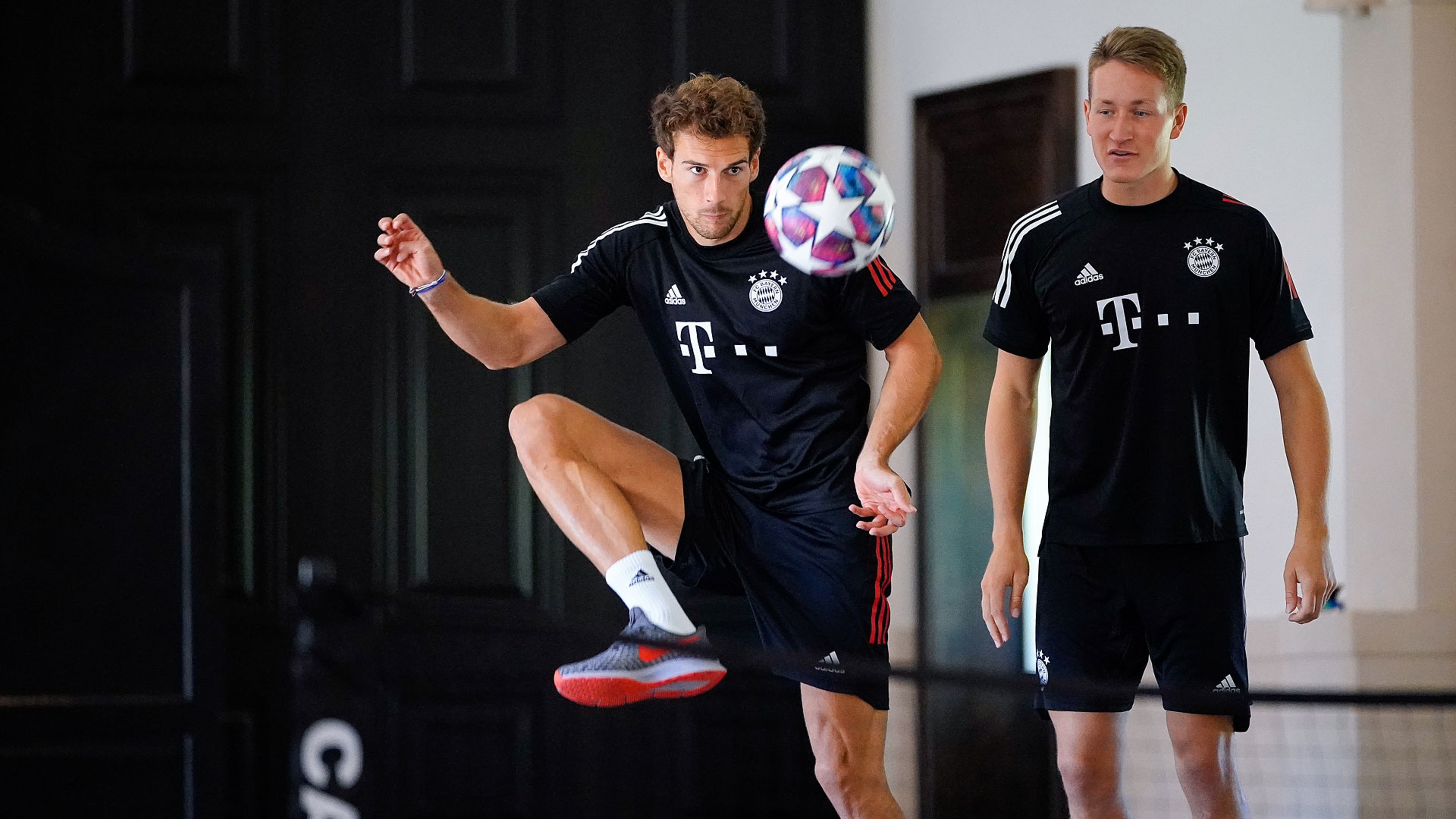 Anschwitzen Vor Dem Finale Fc Bayern Stimmt Sich Auf Psg Ein