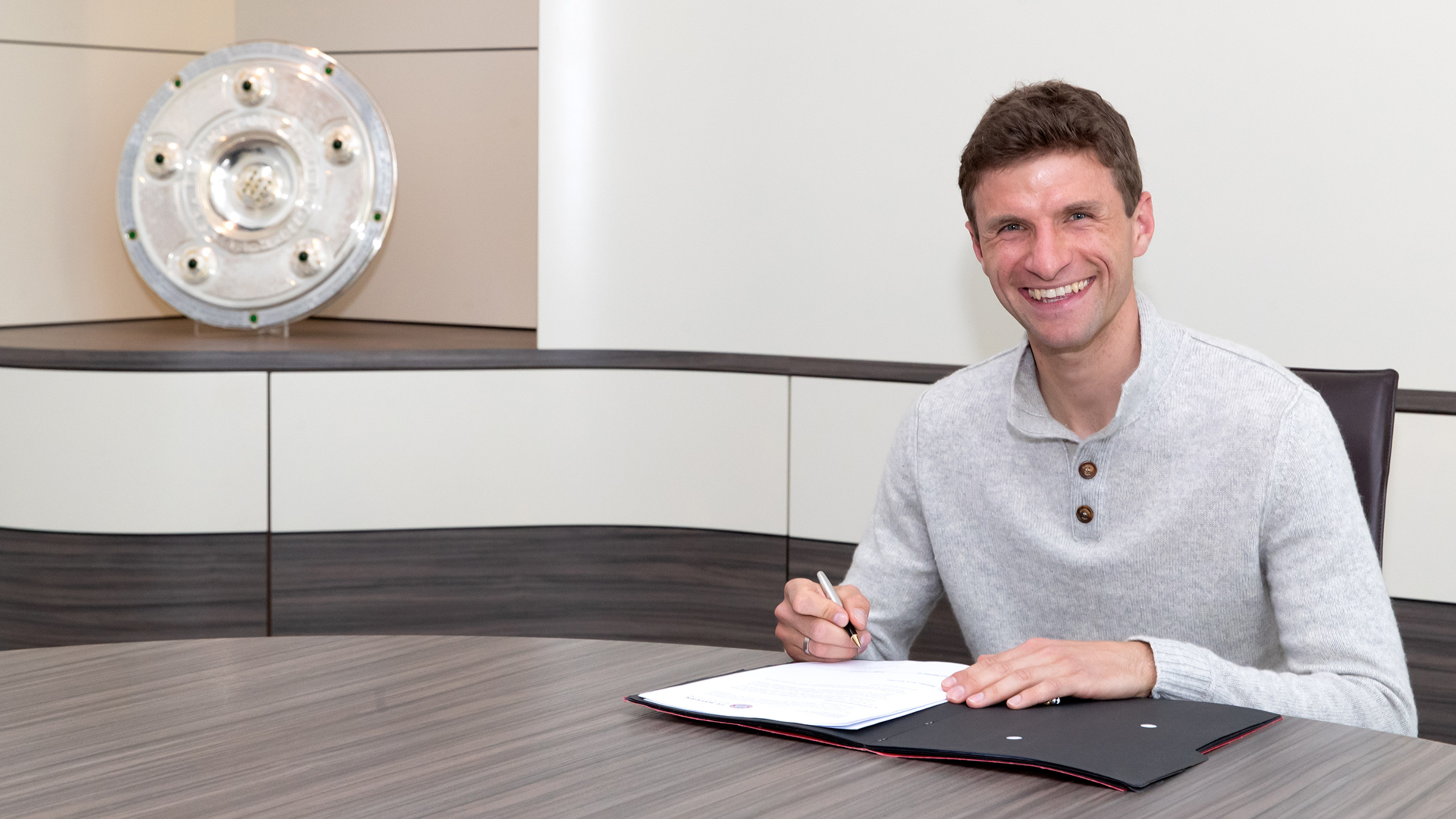 fcbがトーマス ミュラーと契約更新 Fc Bayern Munich fcbがトーマス ミュラーと契約更新 Fc Bayern Munich
