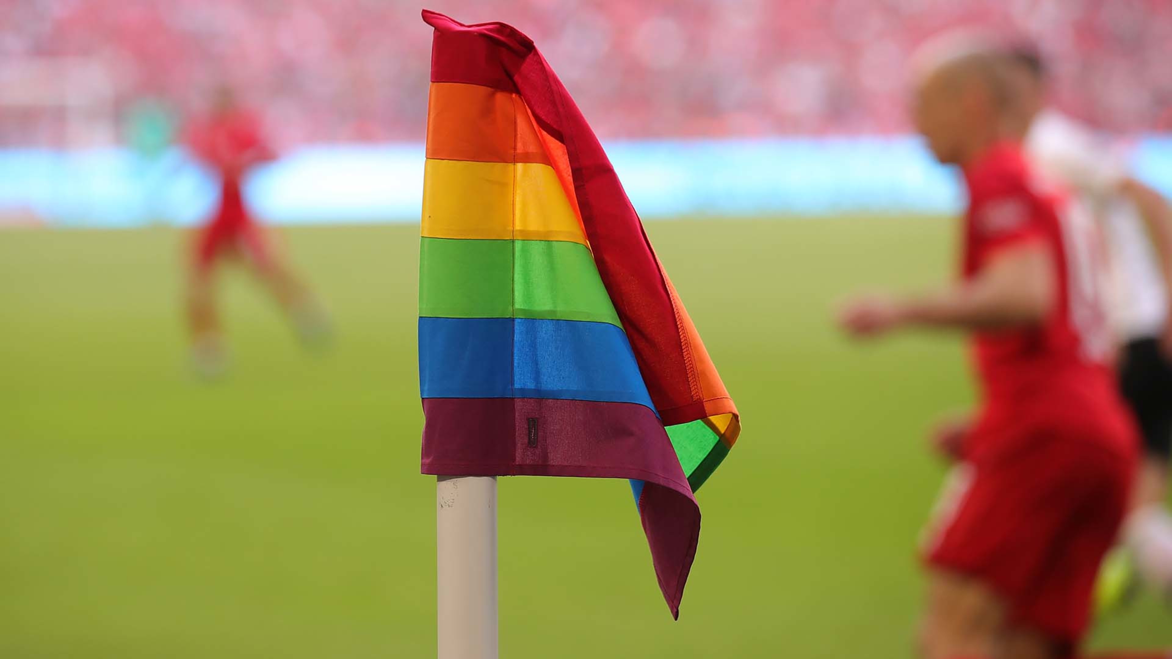 Allianz Arena Leuchtet In Regenbogenfarben Zum Christopher Street Day