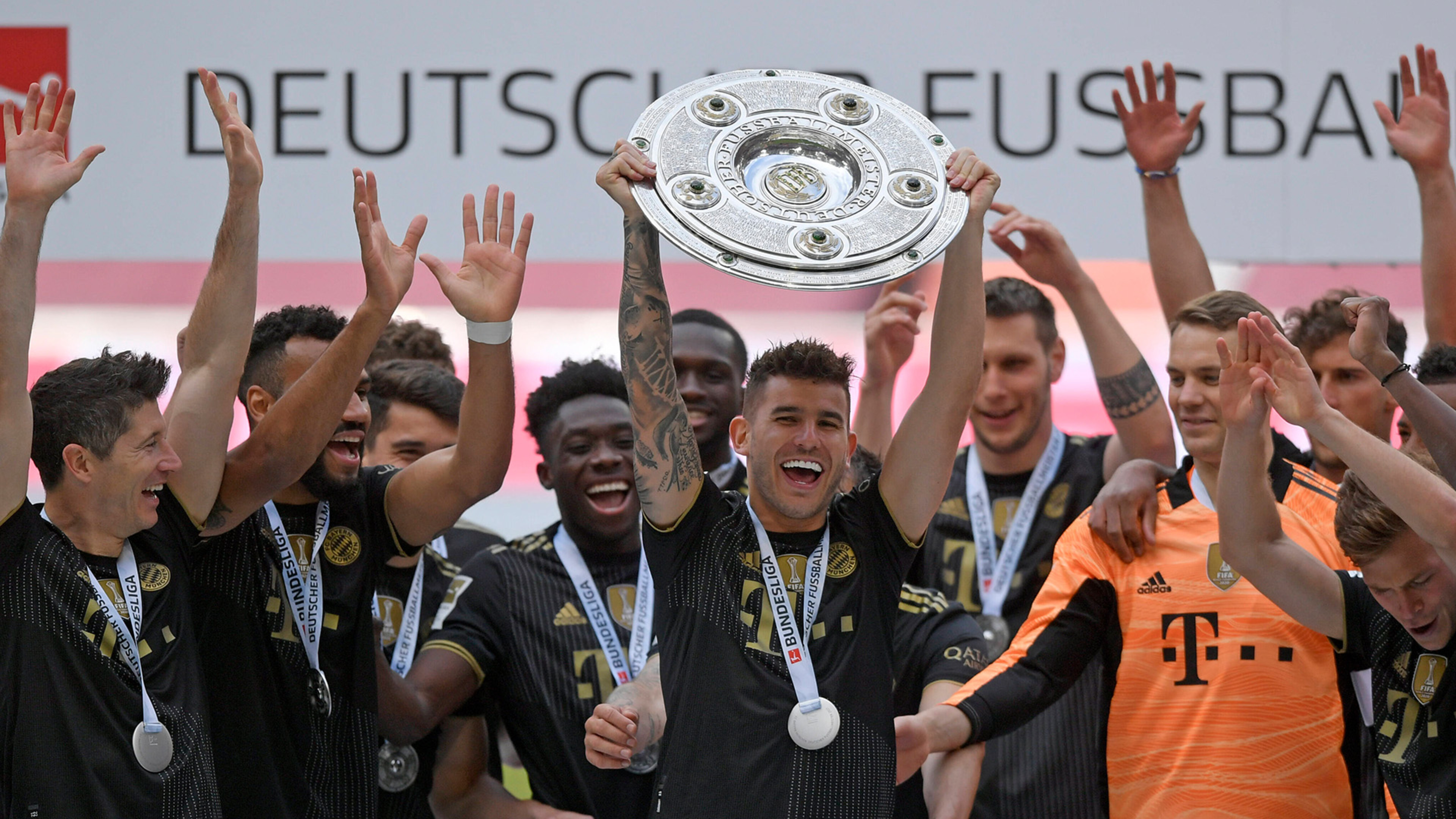 Jetzt Downloaden Das Offizielle Mannschaftsfoto Des Fc Bayern