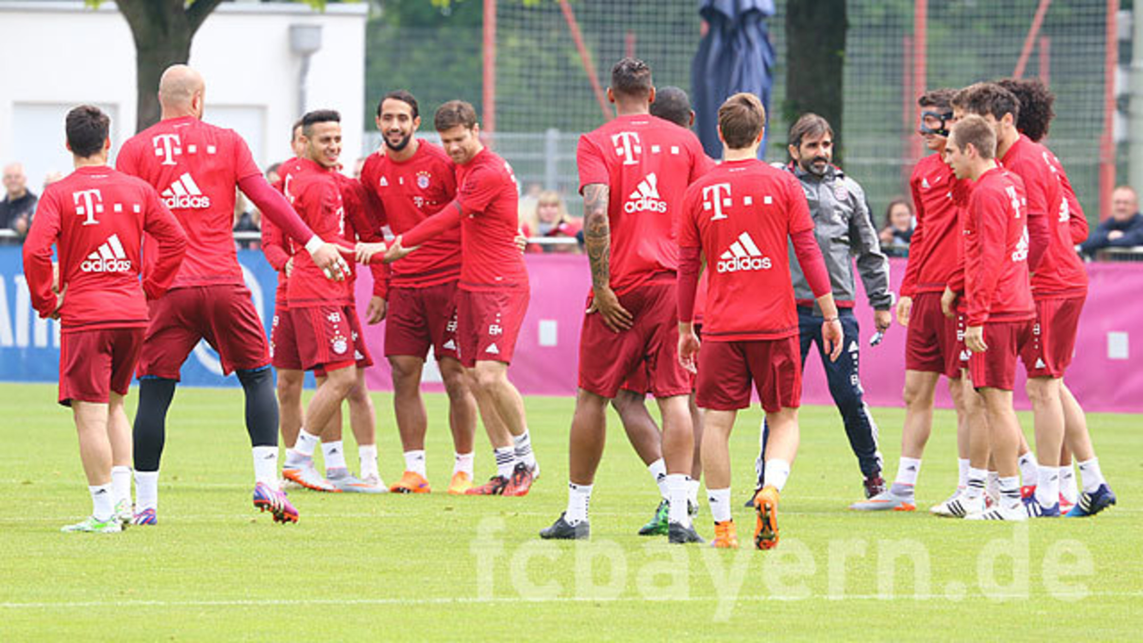 マインツを倒してファンと祝う Fc Bayern Munich