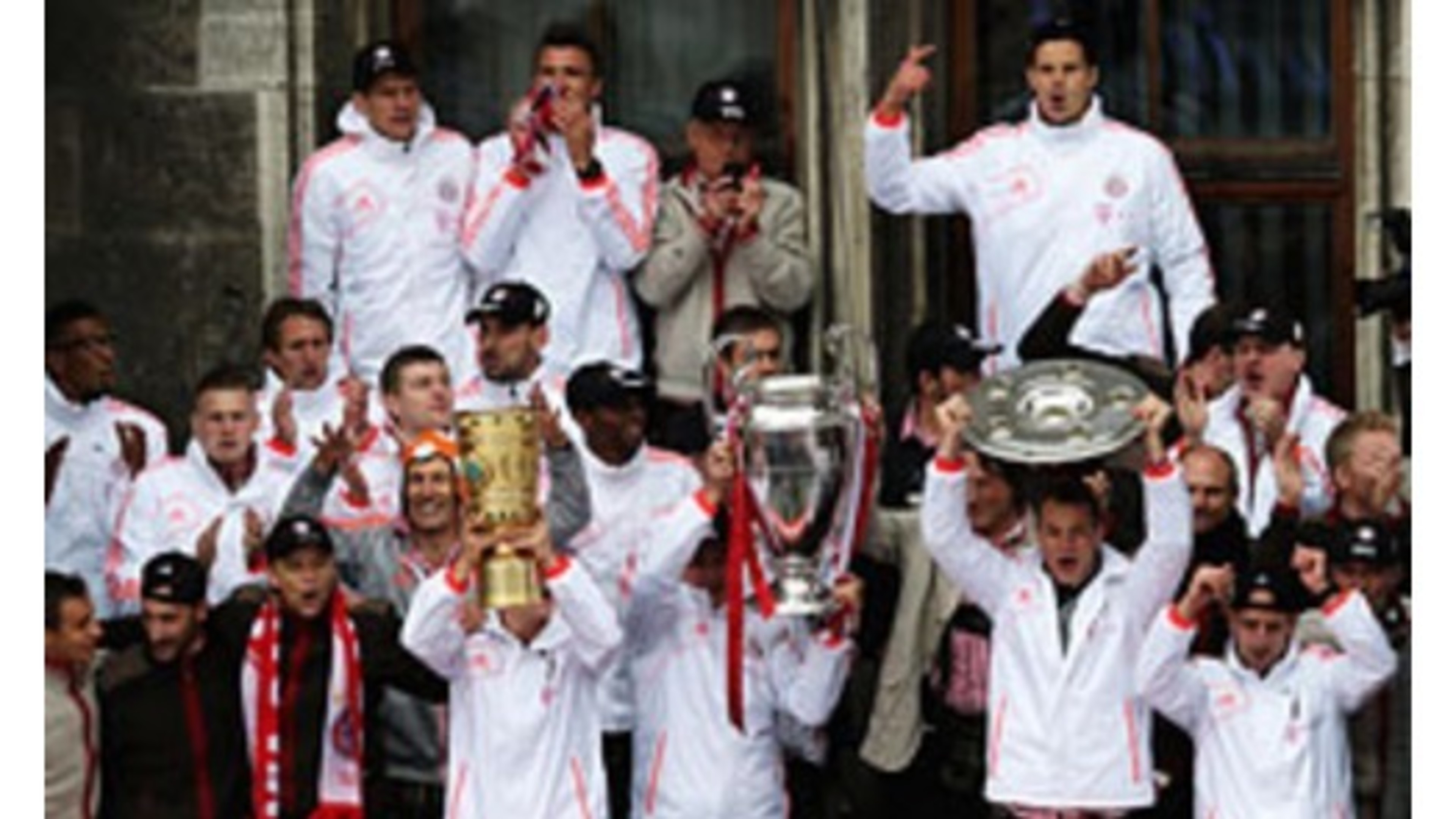 バイエルンファンが3冠の英雄を祝った Fc Bayern Munich バイエルンファンが3冠の英雄を祝った Fc Bayern Munich