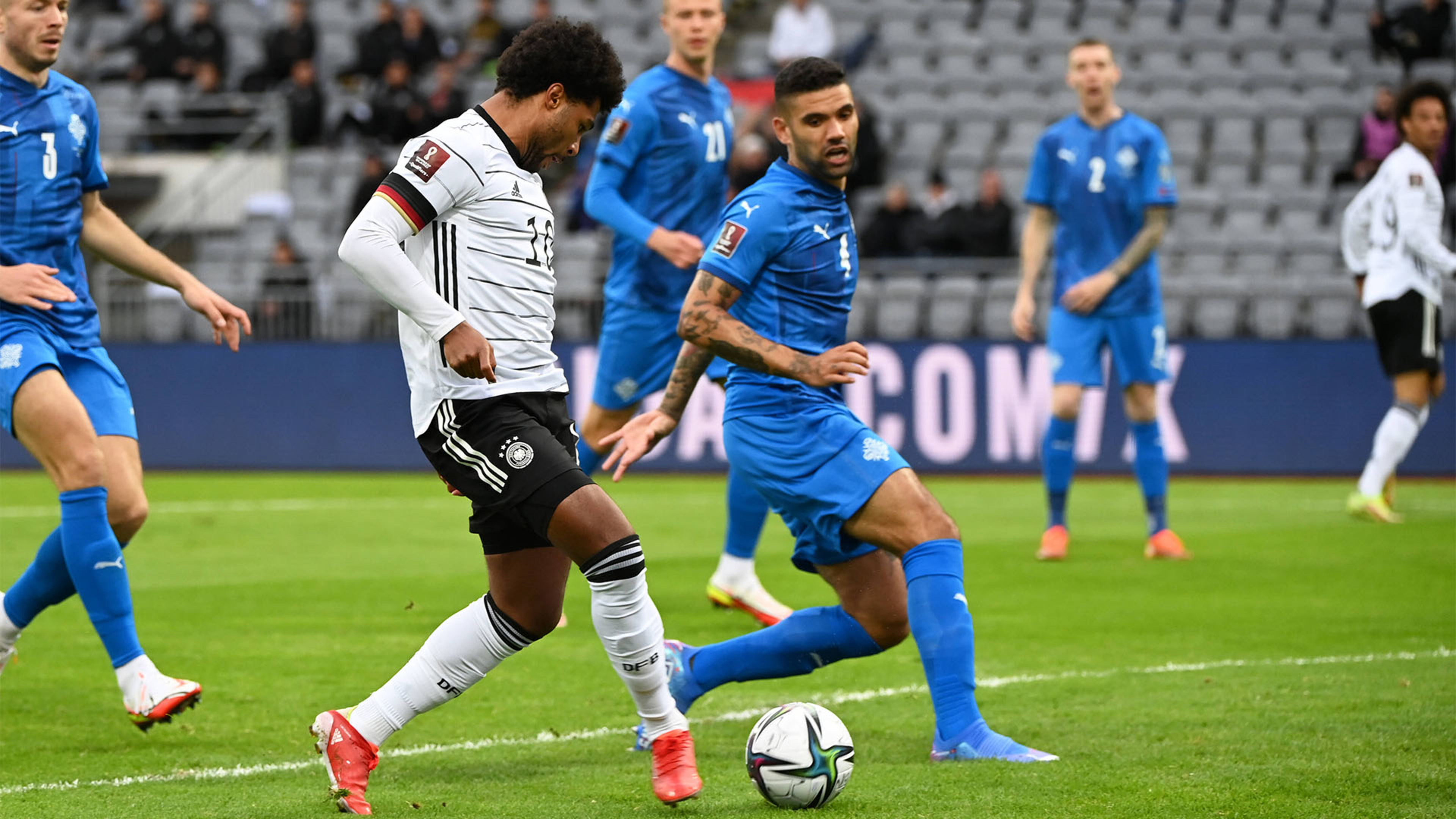 ドイツ代表がアイスランドに勝利 レヴィーはイングランドと引き分け