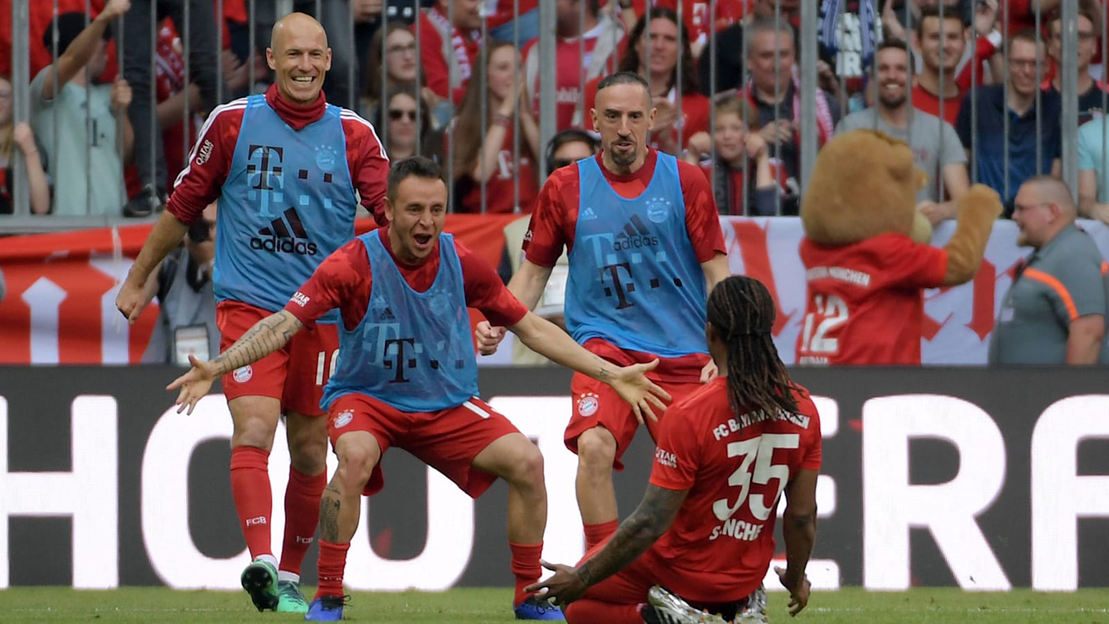 Bayern v Frankfurt Match highlights