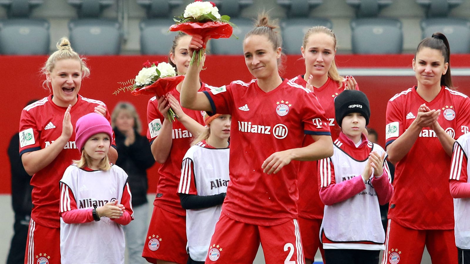 abschied-von-9-spielerinnen-und-3-trainern-beim-3-0-gegen-freiburg