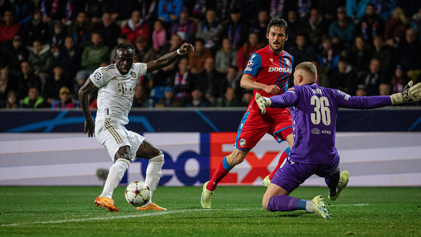 Extended highlights of Viktoria Plzen vs. FC Bayern
