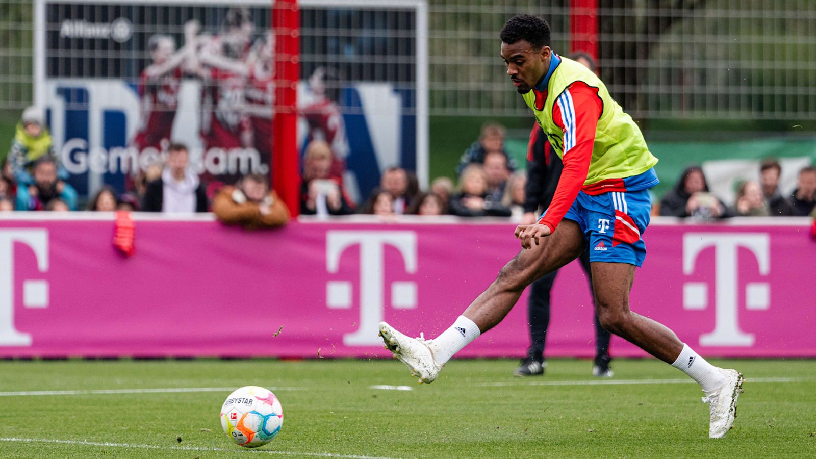 Video Bayern's open training session after Hertha game