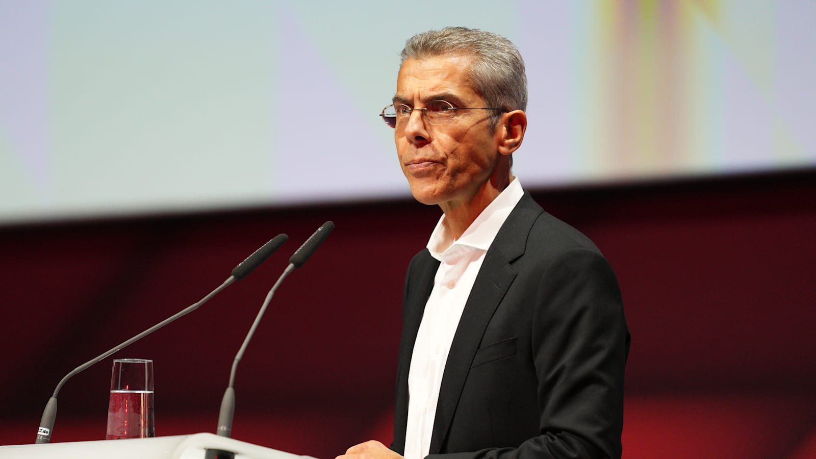 Bayern Schock! Finanzvorstand Diederich Verlässt Fc Bayern – Was Steckt Dahinter? - sfg8hv4