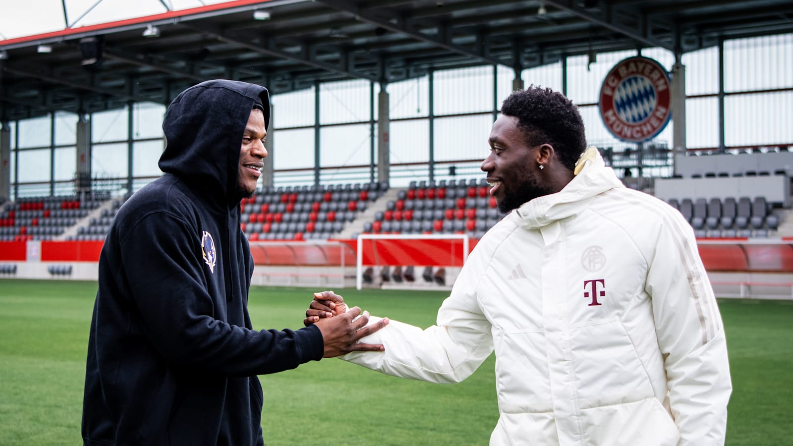 Video Behind the scenes as Alphonso Davies meets NFL MVP Lamar Jackson