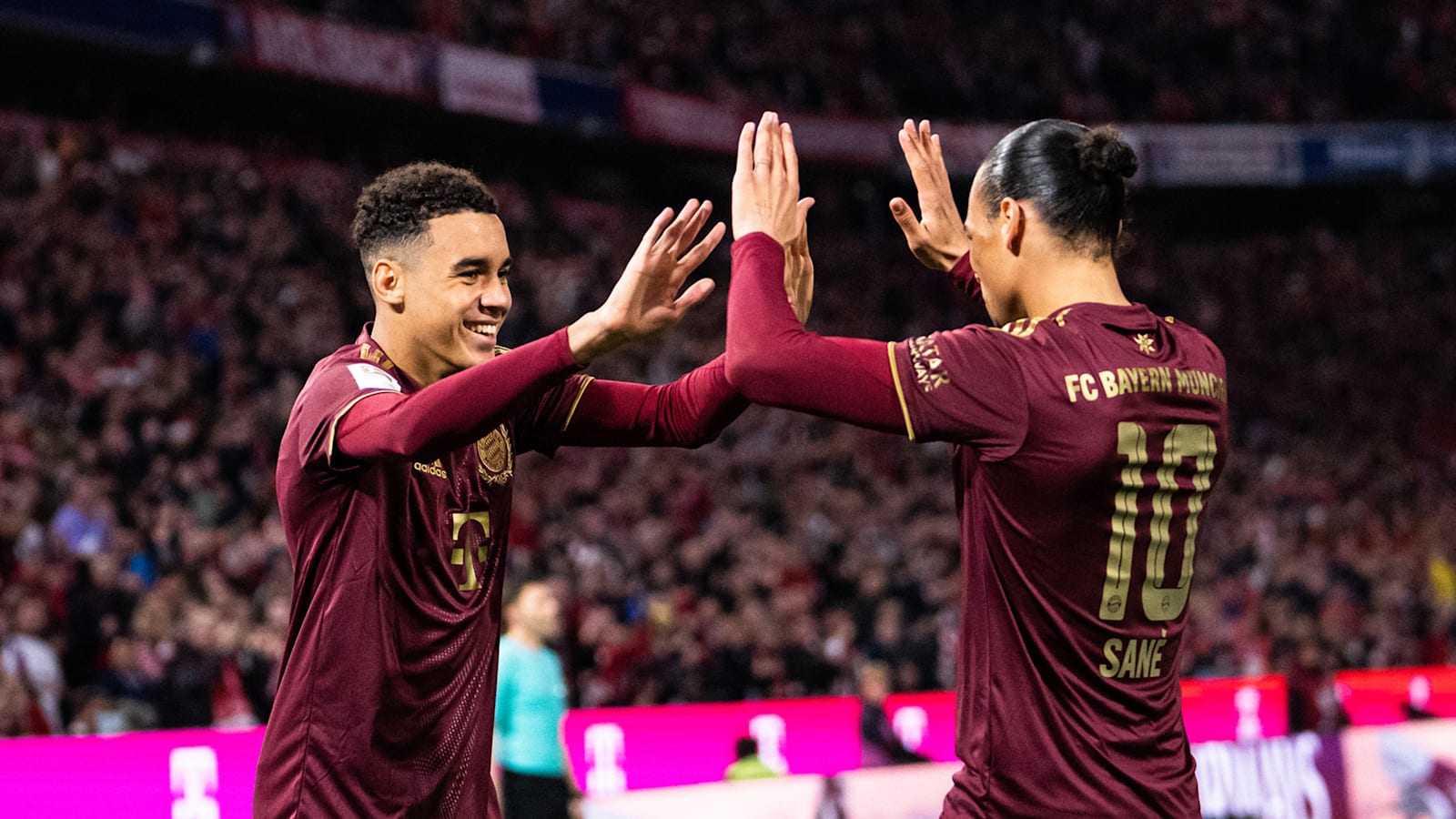 Magic Musiala casts spell on Allianz Arena | FC Bayern