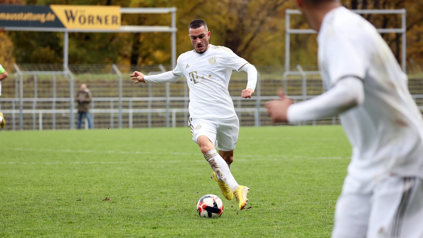 Arijon Ibrahimovic von der U19 des FC Bayern.