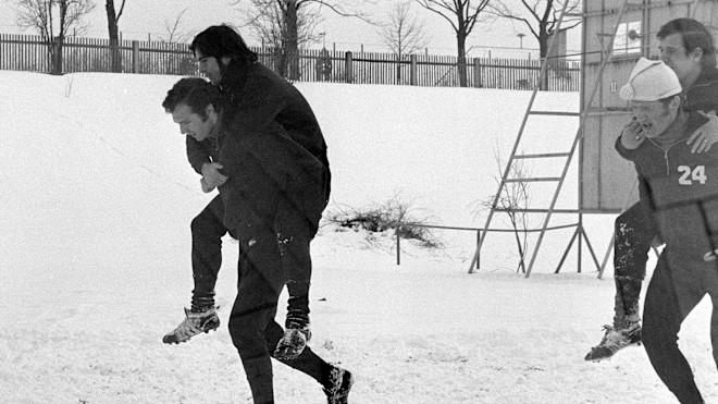 Von Katsche Bis Kuffour Training Im Schnee Fc Bayern Munchen