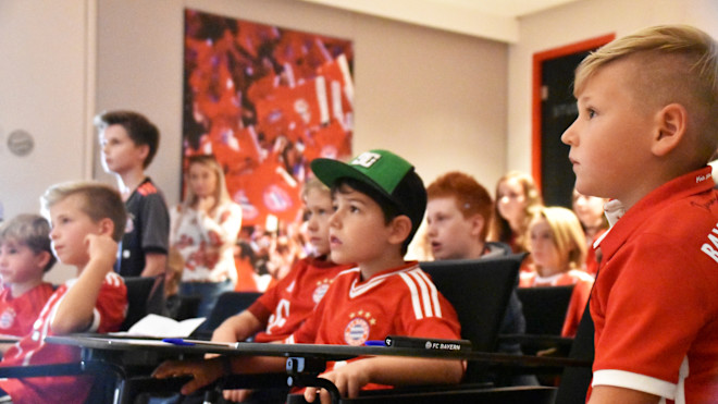 Kinder Pressekonferenz Mit Joshua Kimmich Fc Bayern Kids Club
