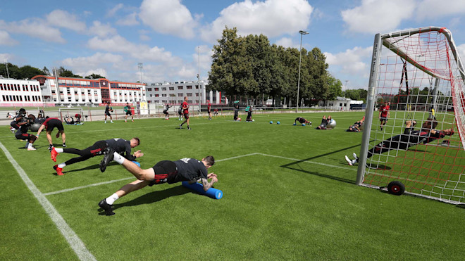 Kraftzirkel Und Spielformen Zum Abschluss Der Ersten Trainingswoche Des Fc Bayern