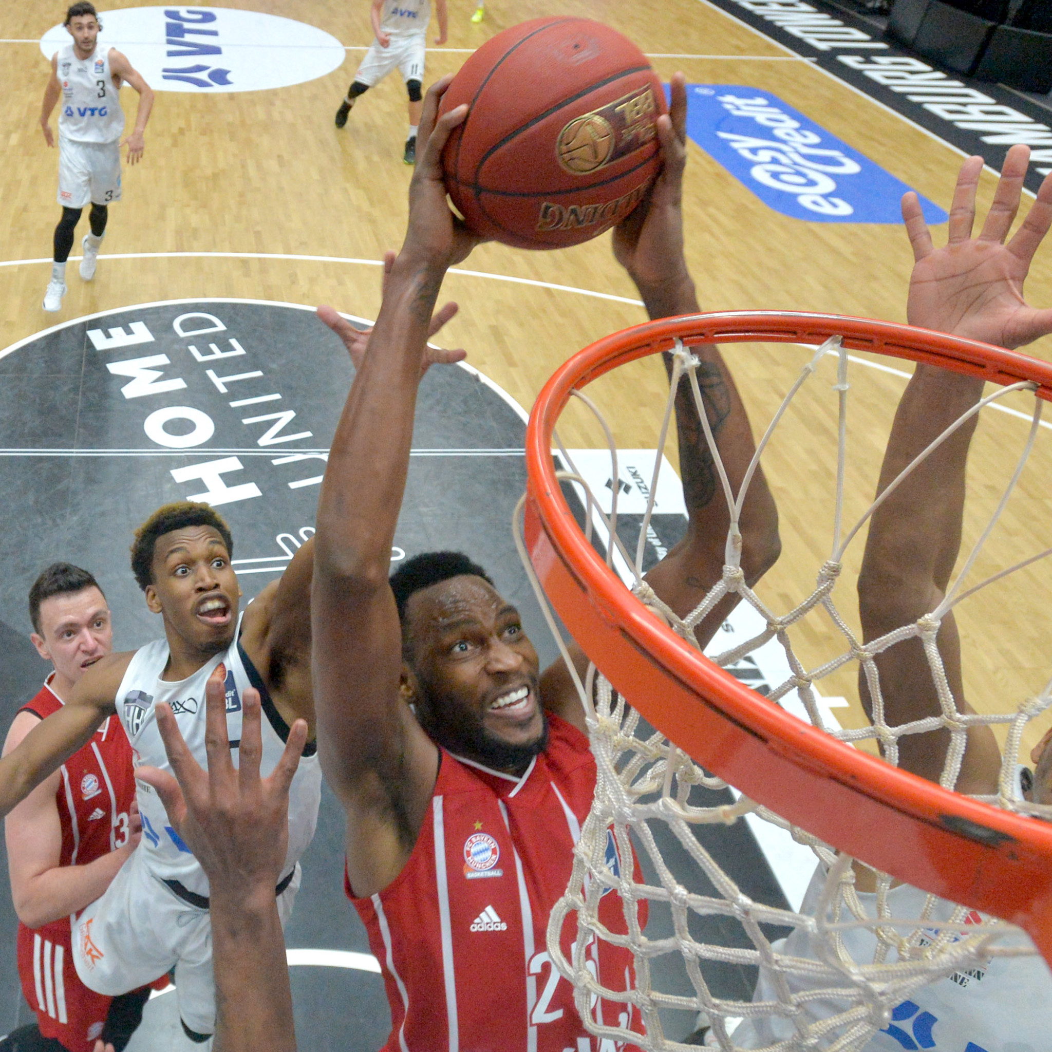 Nach Khimki Vor Zska Die Bayern In Moskau (die reihenfolge der aufgaben folgt nicht immer der reihenfolge des textes.) ergaenzen sie im telefongespraech die fehlenden verben in der richtigen form. fc bayern