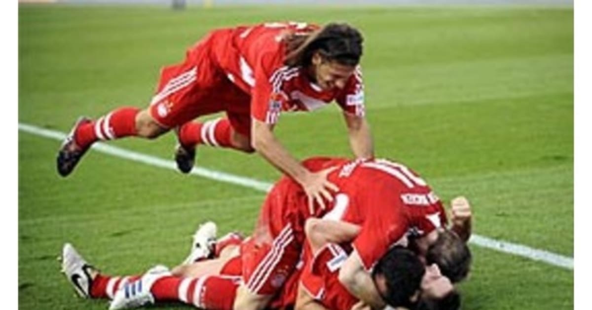 Reds roll up sleeves and seal the points