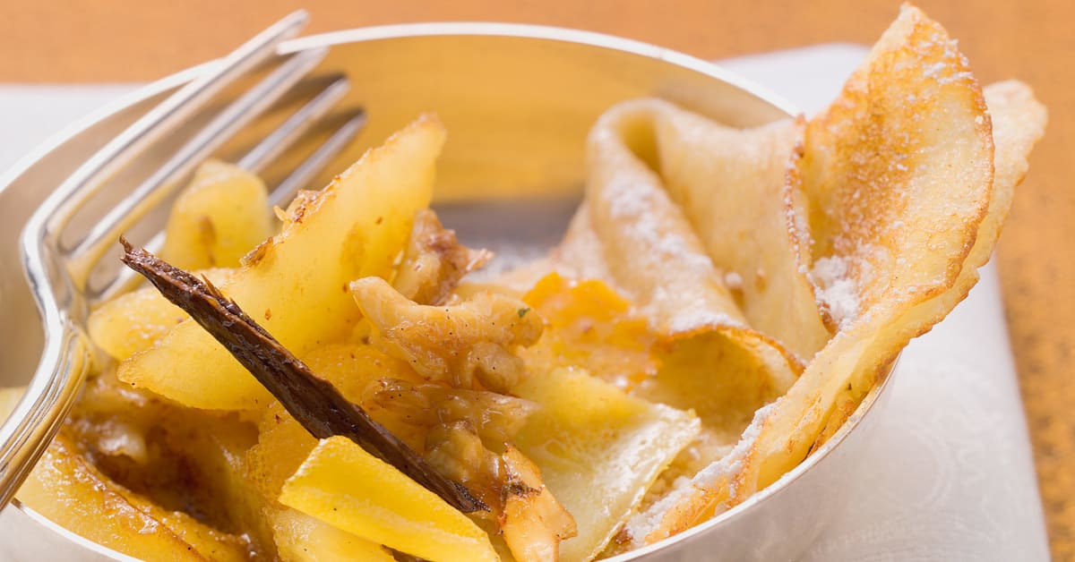 Gewürzäpfel mit Walnüssen auf Buttermilchpfannkuchen