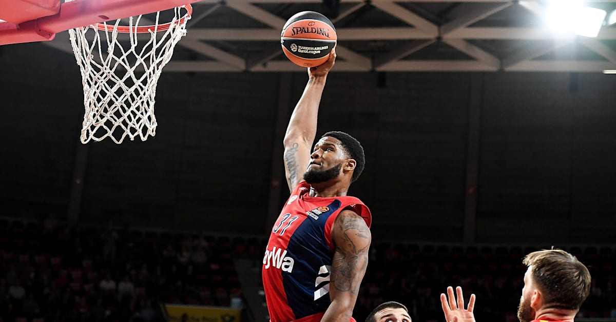 Devin Booker is home" to Bayern