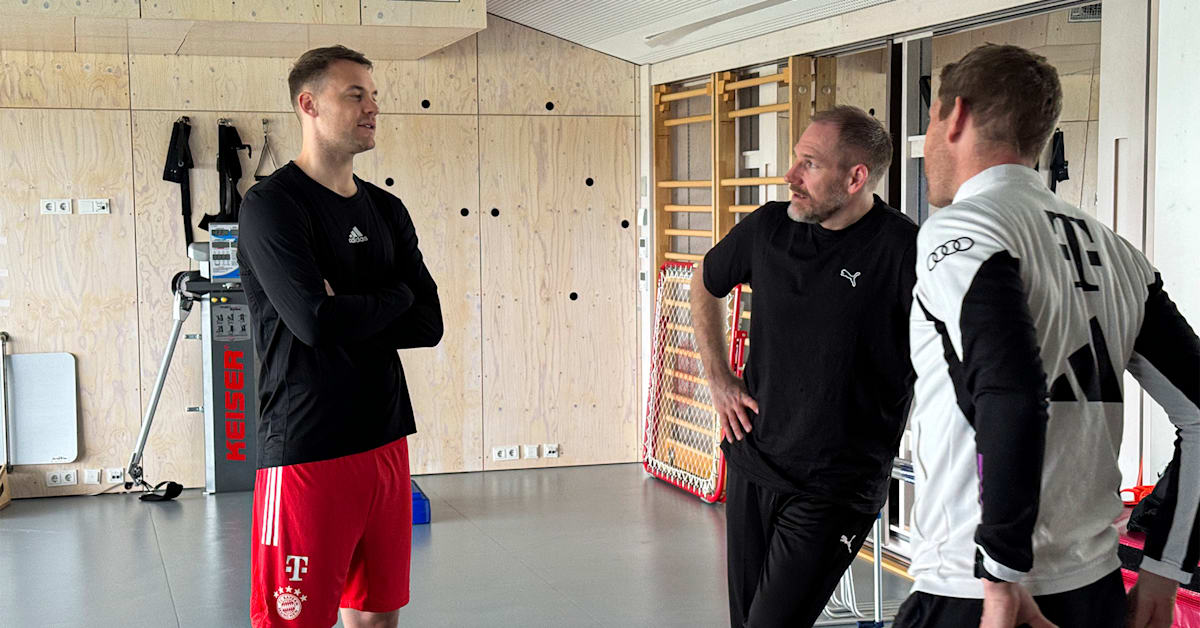 FC Bayern goalkeeper team in exchange with DHB goalkeeper coach Mattias ...