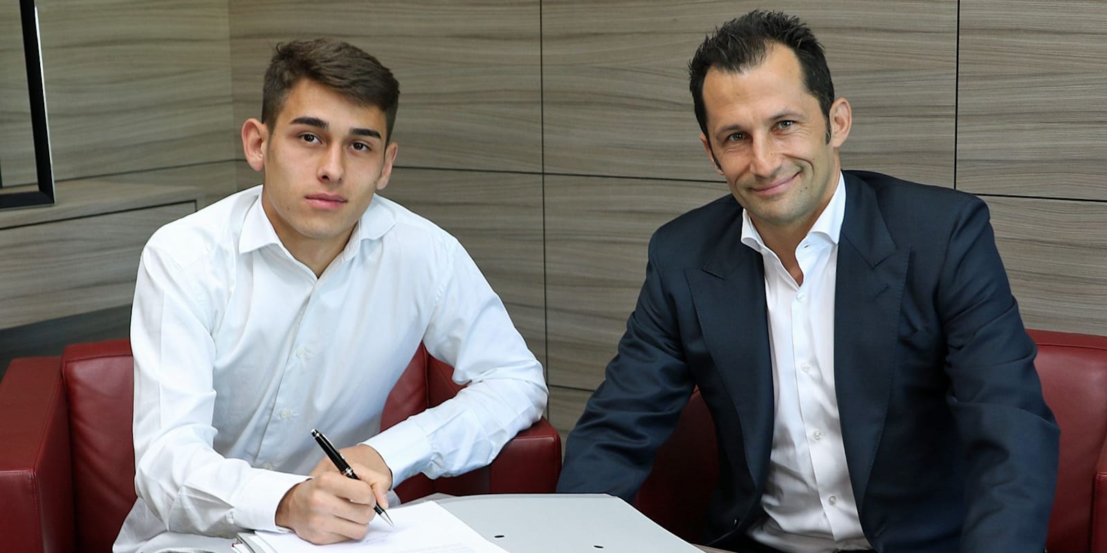 Nachwuchsspieler Shabani unterschreibt Profivertrag