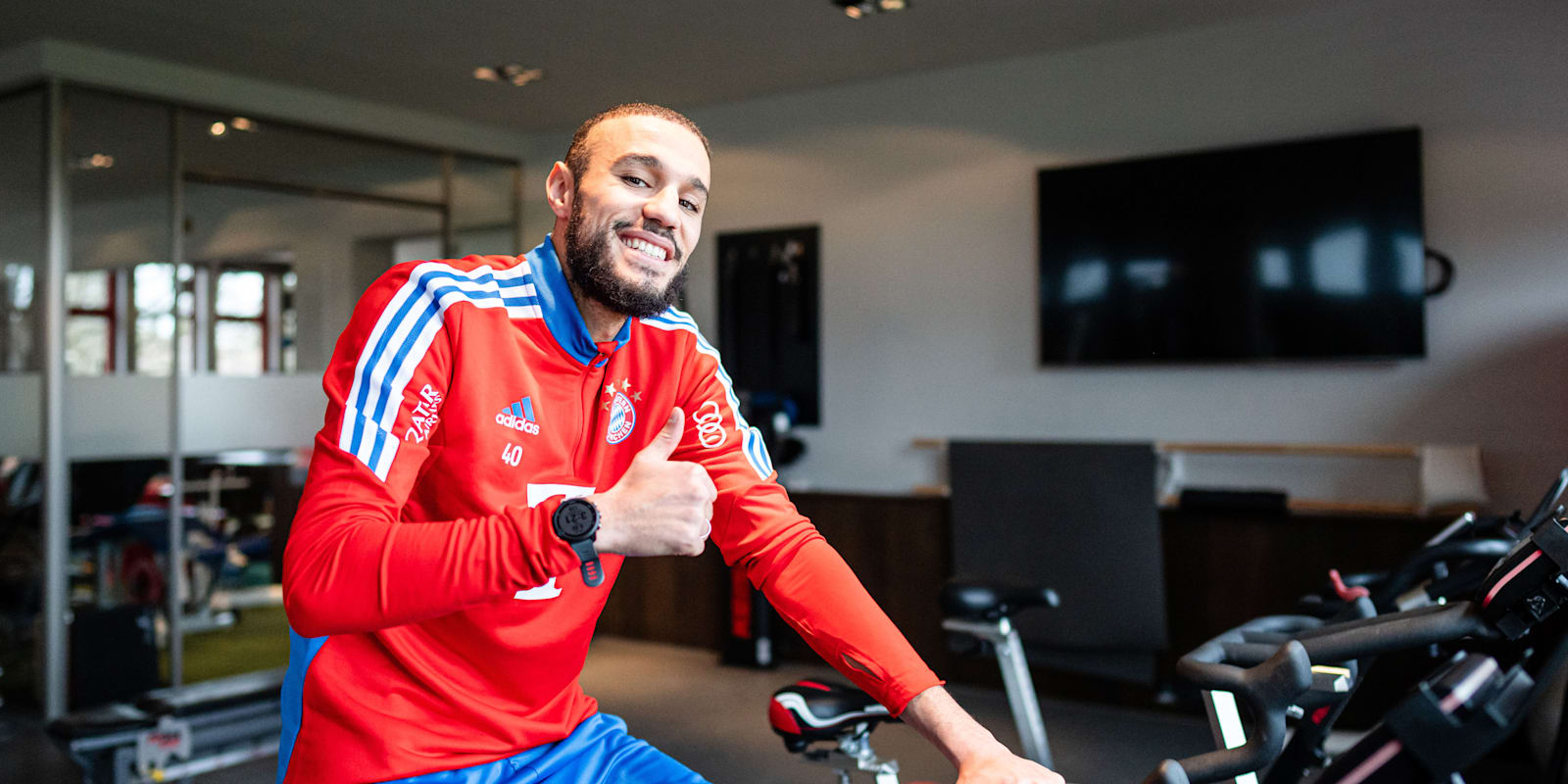 Noussair Mazraoui startet mit dem Aufbautraining FC Bayern