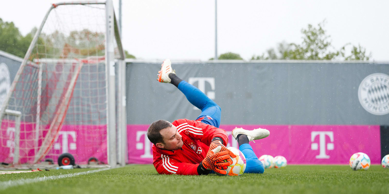 Manuel Neuer zurück auf dem Trainingsplatz I FC Bayern
