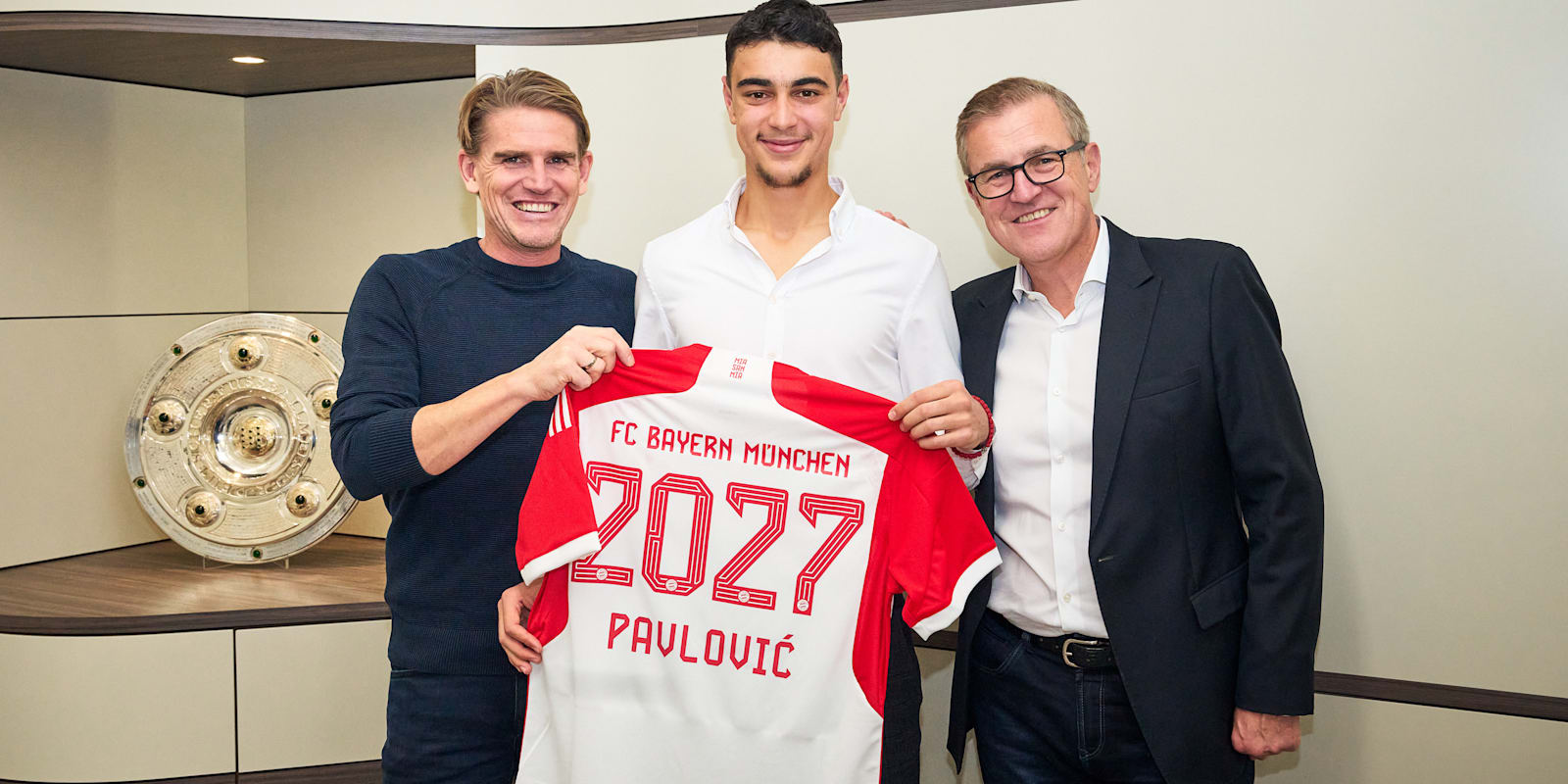 Schock Für Bayern: Aleksandar Pavlovic Fällt Nach Augen Op Aus – Was Jetzt? - hvb5zqu