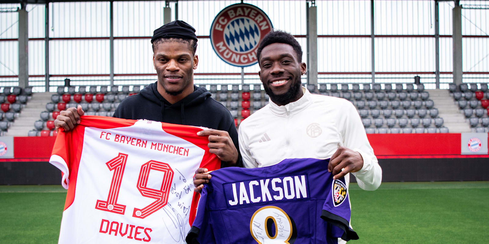 Alphonso Davies meets NFL MVP Lamar Jackson