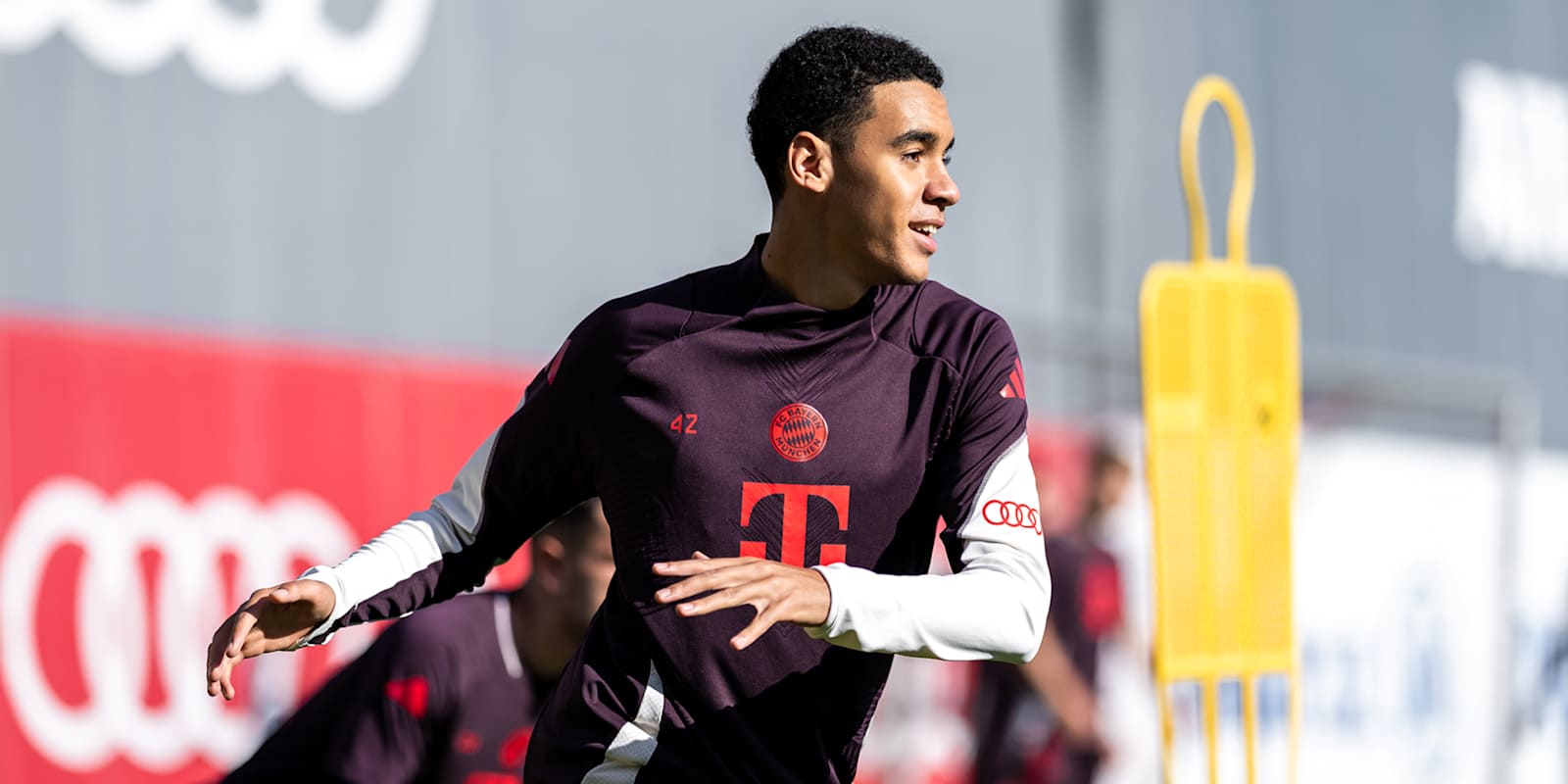 Musiala con el equipo, Boey entrena con balón