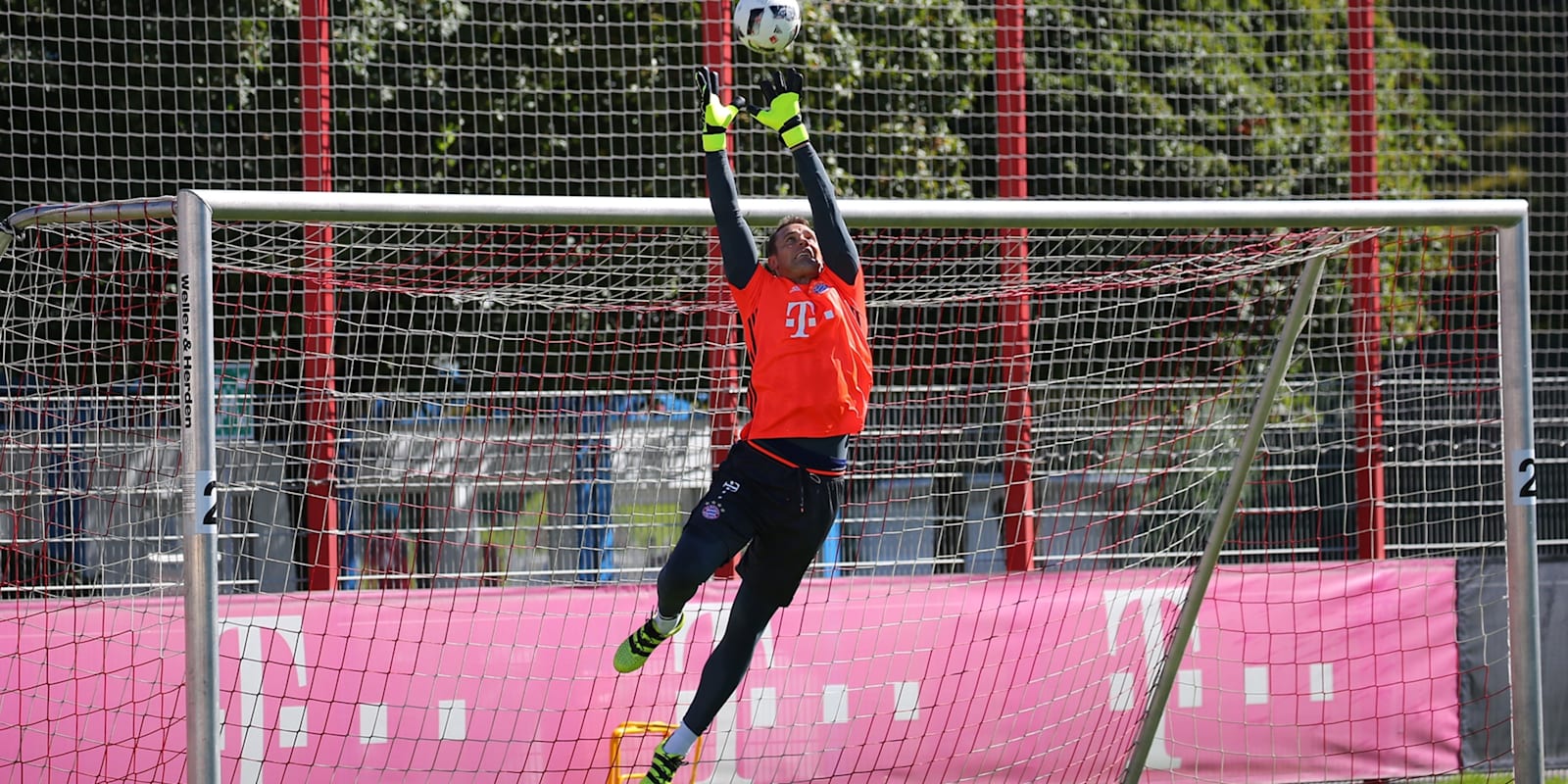 neuer_fcb_240816
