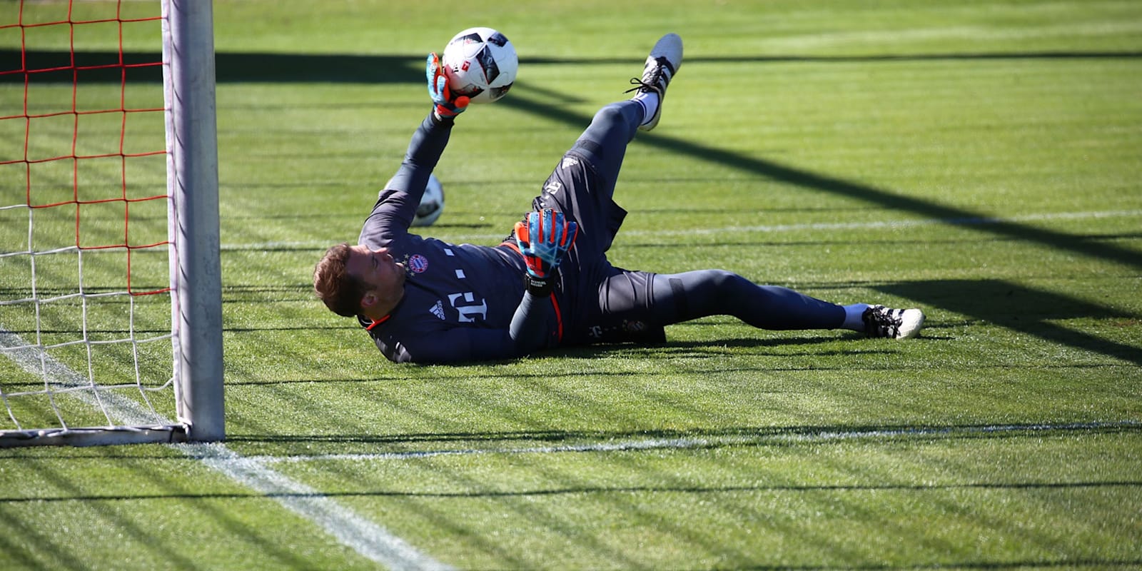 neuer_fcb_270317