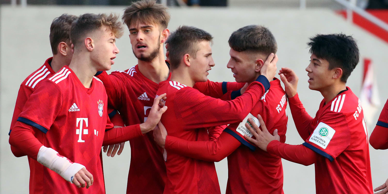u17haching_fcb_011218