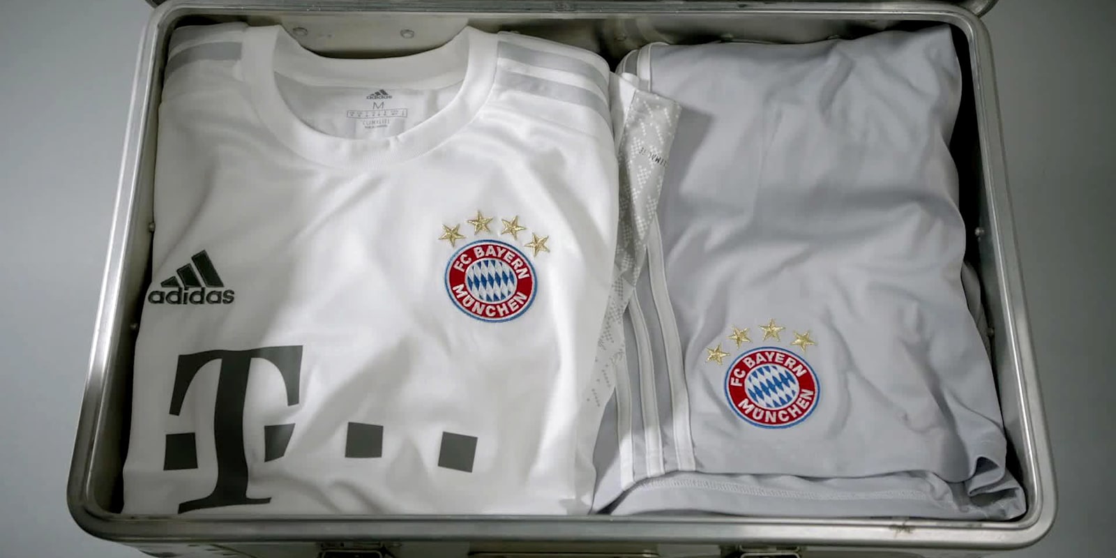 191122_awaytrikot_fcb