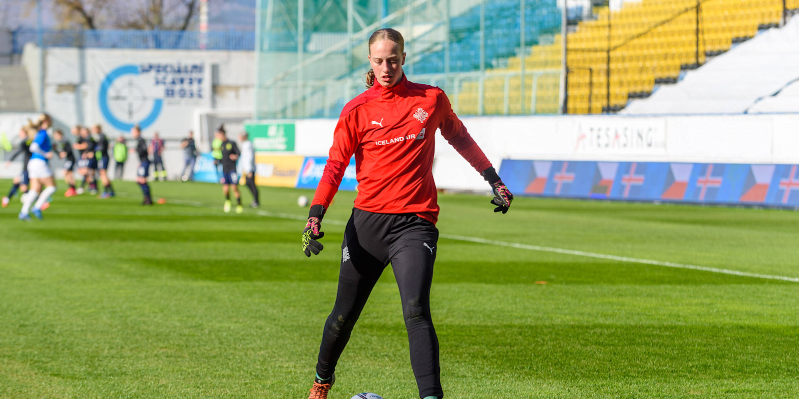 FC Bayern Spielerin Cecilía Rán Rúnarsdóttir hat sich einen Finger gebrochen