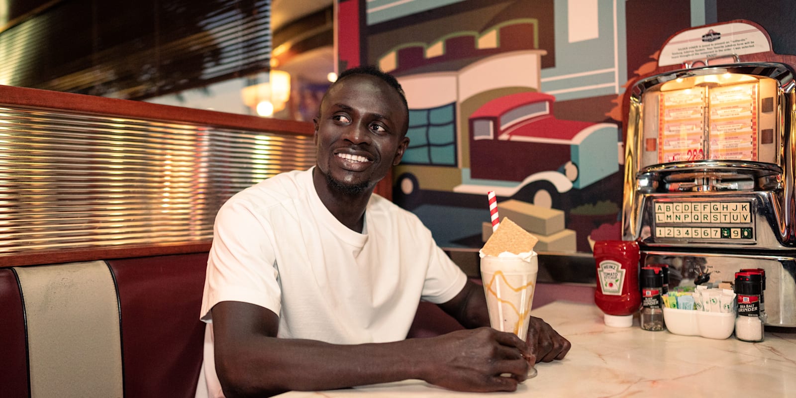 mane-2107-diner-mel