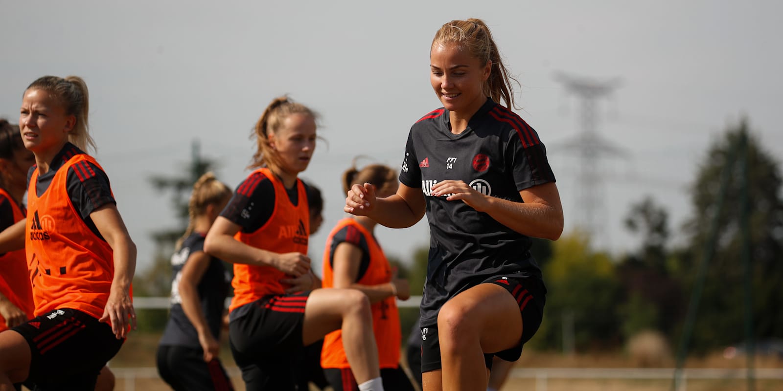Glódís Perla Viggósdóttir beim Training der FC Bayern Frauen.