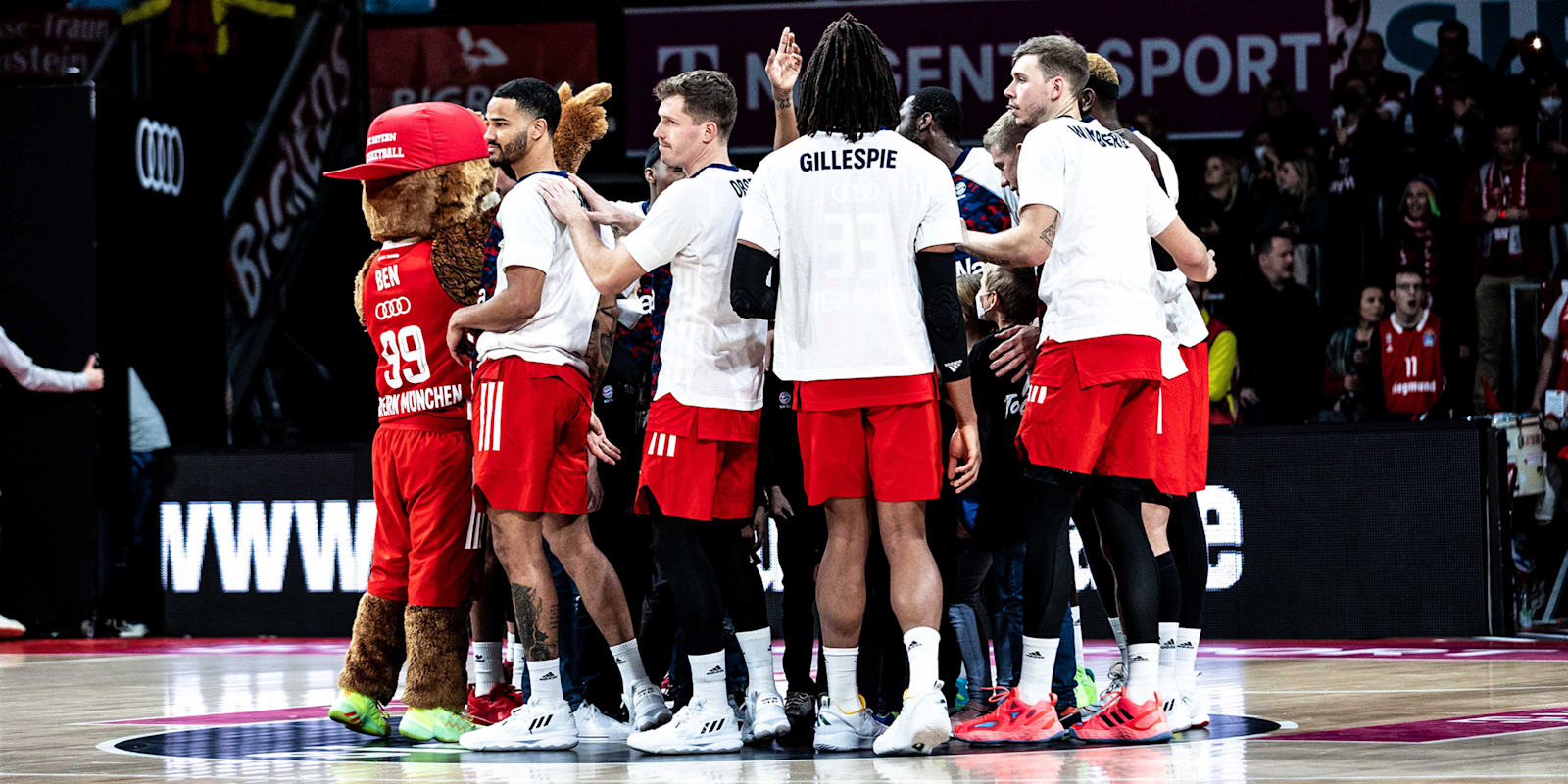 230216_Top4_Huddle_2x1_Eirich